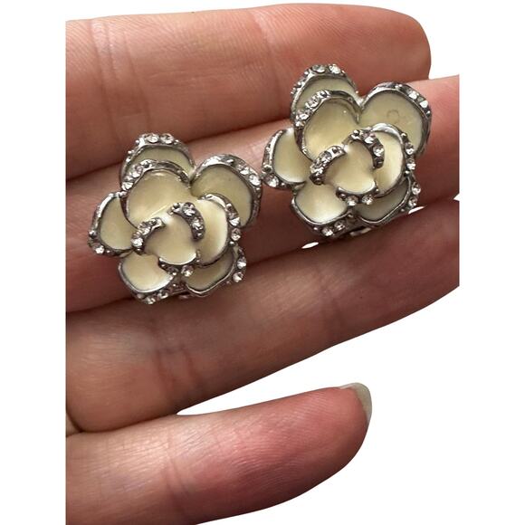 Vintage White Rose Clip On Earrings - Picture 5 of 6